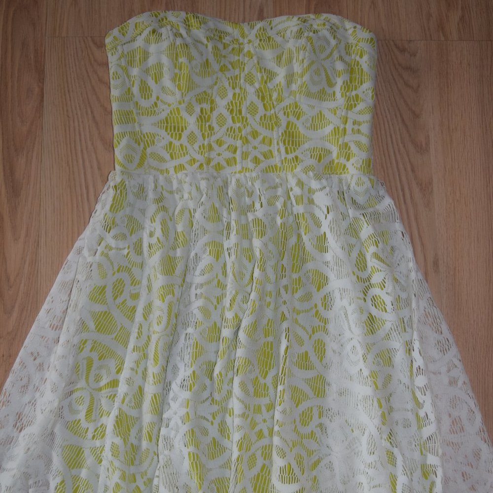 Guess lace overlay strapless party dress Sz. 2 EUC